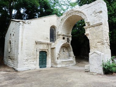 Arles alyscamps Roma mezarlığı, provence, Fransa