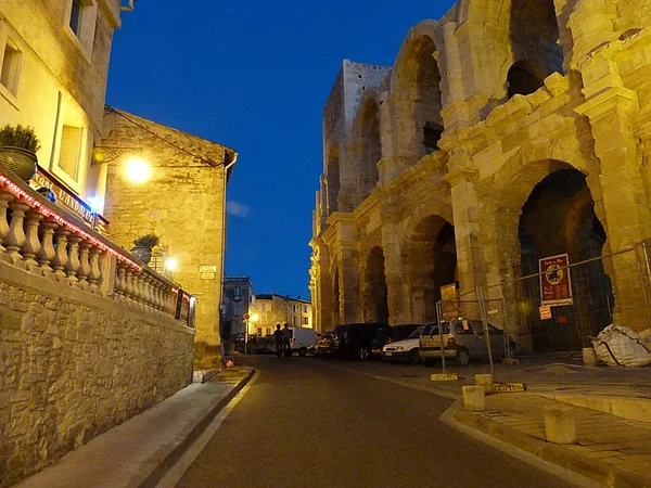 Vista de Arles de noche, Francia —  Fotos de Stock