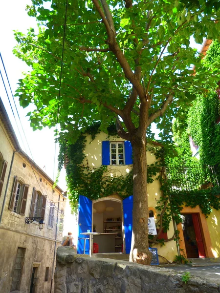 Una strada di Arles, Francia — Foto Stock