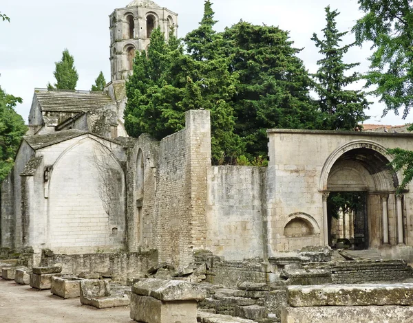 Arles alyscamps rzymskiego cmentarza, Prowansja, Francja — Zdjęcie stockowe