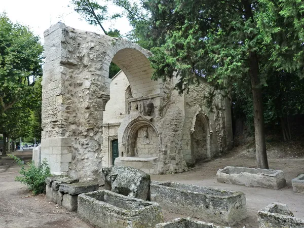 Arles alyscamps Roma mezarlığı, provence, Fransa