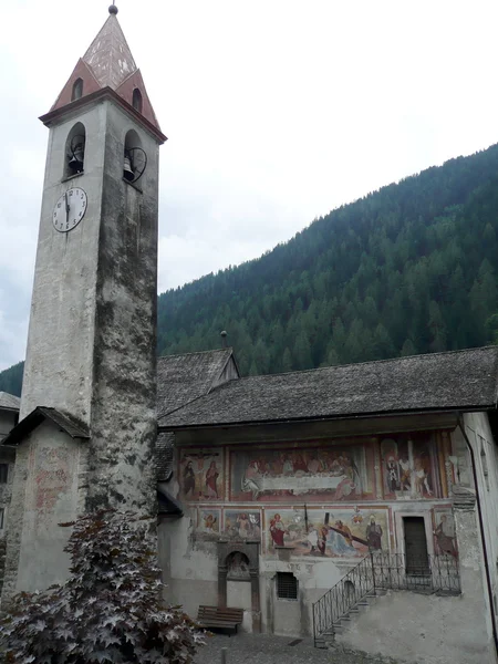 Kerk van Harlingen, trentino, Italië — Stockfoto