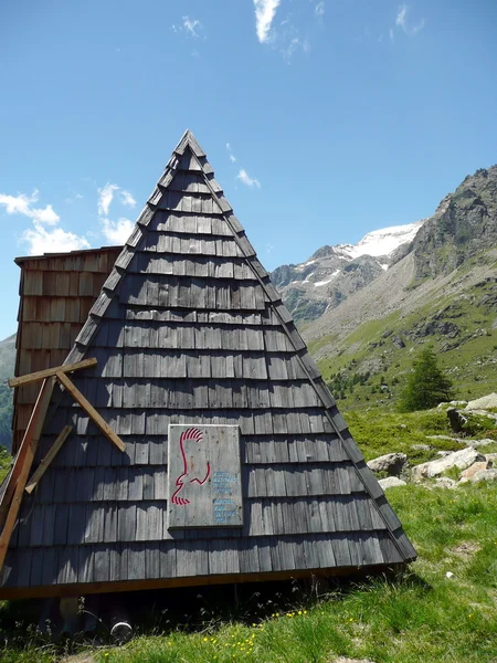 Mountain refuge in Trentino, Italy — Stock Photo, Image