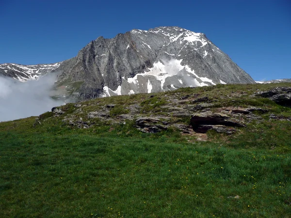 Hegyi panoráma nyílik a francia savoy — Stock Fotó