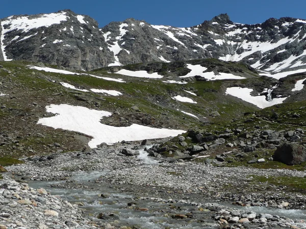 Hegyi panoráma nyílik a francia savoy — Stock Fotó