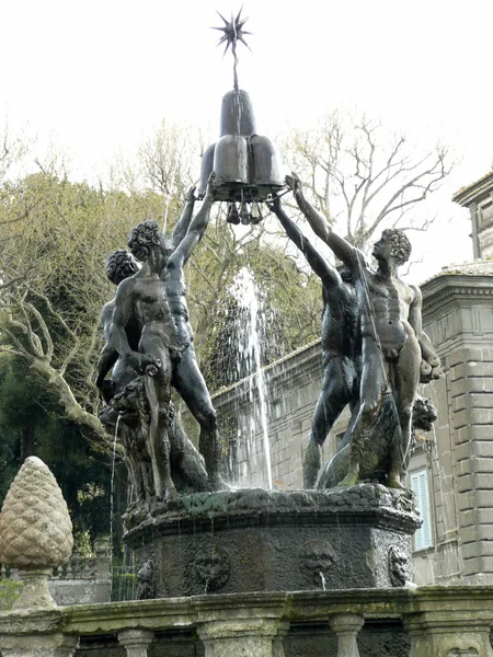 Statuengruppe im park der villa lante, bagnaia, viterbo, italien — Stockfoto