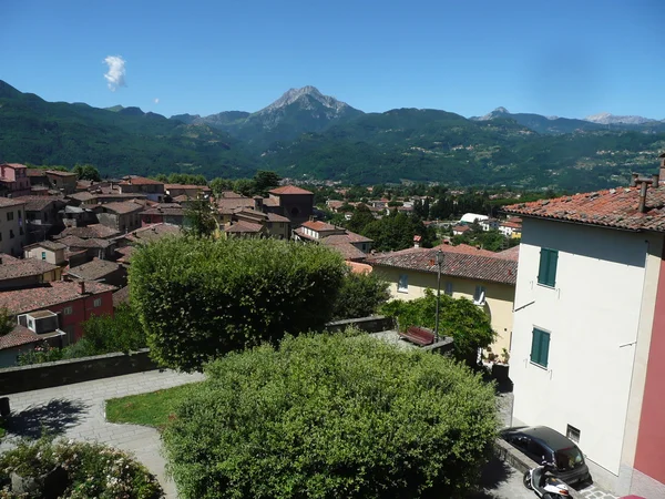 Vista da cidade de Barga, Garfagnana, Toscana, Itália — Fotografia de Stock