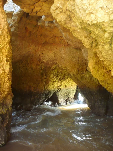 阿尔加维洞穴和海滩，葡萄牙 — 图库照片