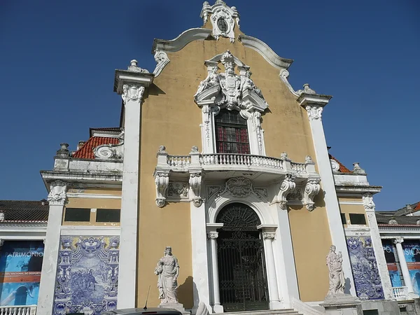 Nice stěna tvář paláce s keramickým v Lisabonu, Portugalsko — Stock fotografie