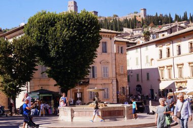 Santa Chiara Meydanı, Assisi, İtalya
