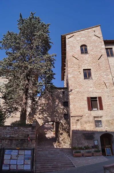 Wieża Średniowiecznym Starym Mieście Asyżu Włochy — Zdjęcie stockowe