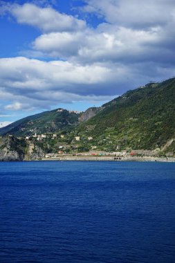 Manarola yakınlarındaki Ligurian kıyıları, Cinque Terre, İtalya