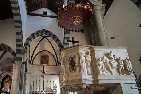 Púlpito Dentro Igreja San Giovanni Battista Riomaggiore Cinque Terre Itália — Fotografia de Stock