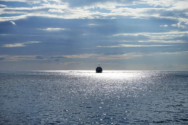 Båt Utanför Vernazza Bay Cinque Terre Italien — Stockfoto