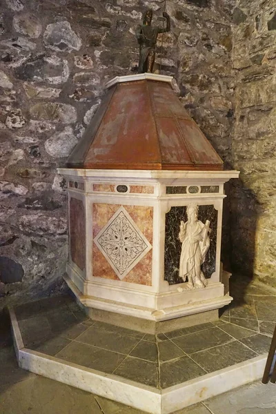 Fonte Batismal Igreja Santa Margherita Antiochia Vernazza Cinque Terre Itália — Fotografia de Stock