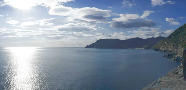 意大利Cinque Terre Vernazza村附近的利古里亚海岸 — 图库照片