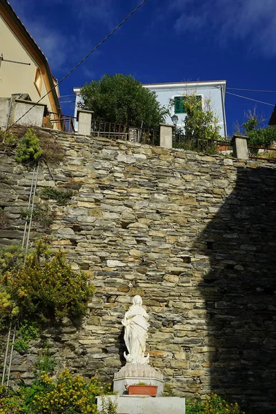 Статуя Божией Матери Вернацце Cinque Terre Италия — стоковое фото