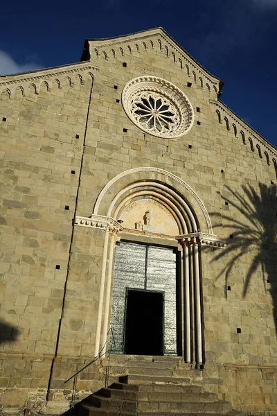 Fasada Kościoła San Pietro Corniglia Cinque Terre Włochy — Zdjęcie stockowe