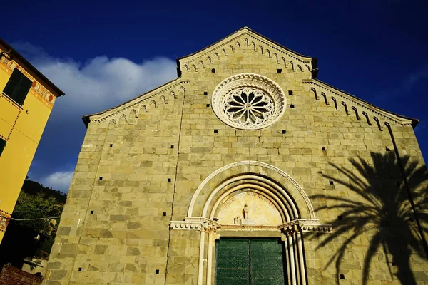 Fachada Iglesia San Pietro Corniglia Cinque Terre Italia —  Fotos de Stock