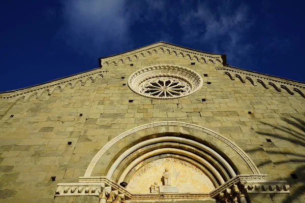Fachada Iglesia San Pietro Corniglia Cinque Terre Italia — Foto de Stock