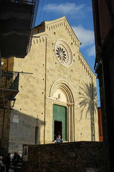 Fachada Iglesia San Pietro Corniglia Cinque Terre Italia —  Fotos de Stock