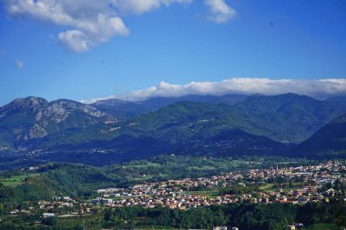 İtalya 'nın Castelnuovo Garfagnana kentindeki Monte Alfonso kalesinden Panorama