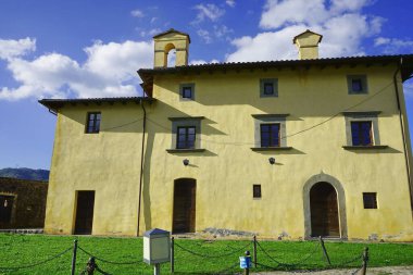 Kaptan 'ın İtalya' daki Castelnuovo Garfagnana 'daki Monte Alfonso kalesindeki evi.