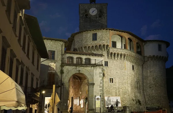 Fort Ariostesca Nachts Castelnuovo Garfagnana Toscane Italië — Stockfoto