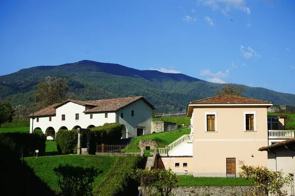 Vista Los Edificios Restaurados Fortaleza Monte Alfonso Castelnuovo Garfagnana Toscana — Foto de Stock