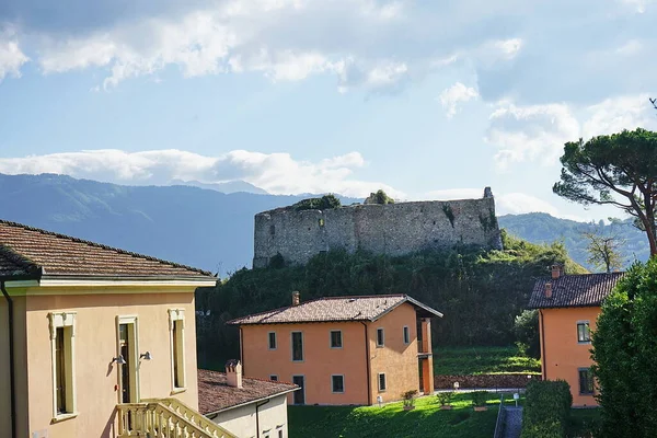 Αρχαία Ερείπια Του Φρουρίου Του Monte Alfonso Στο Castelnuovo Garfagnana — Φωτογραφία Αρχείου