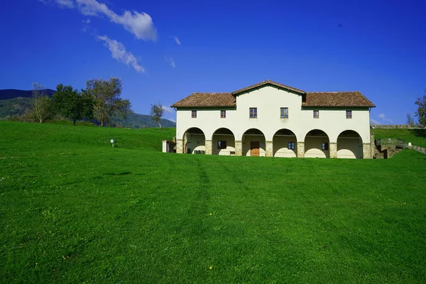 Castelnuovo Garfagnana Toskana Talya Daki Mont Alfonso Kalesinde Arches Olduğu — Stok fotoğraf