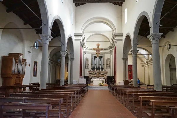 ภายในโบสถ เซนต เตอร และพอล Castelnuovo Garf Mcana Tuscany ตาล — ภาพถ่ายสต็อก