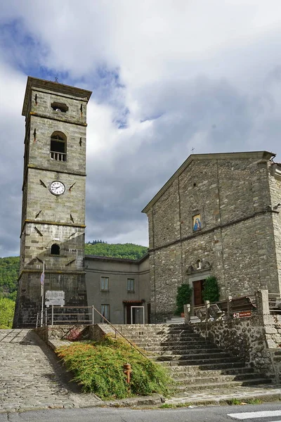 Church Saint Peter Piazza Serchio Tuscany Italy — Stok fotoğraf