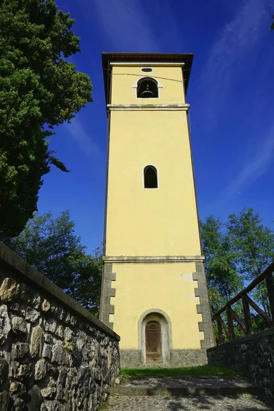 イタリア トスカーナ州ガルファニャーナのMolazzana村の城の塔 — ストック写真