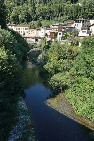 Άποψη Του Ποταμού Serchio Στο Gallicano Στην Garfagnana Τοσκάνη Ιταλία — Φωτογραφία Αρχείου