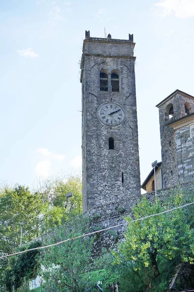 イタリア トスカーナ州ガルファニャーナのサン ヤコポ ガリカーノ教会の鐘楼 — ストック写真