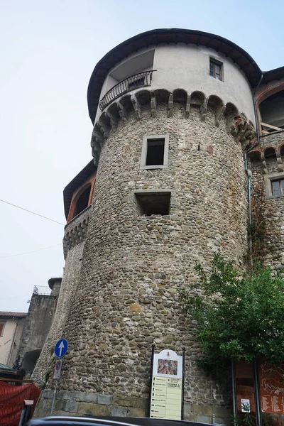 イタリア トスカーナ州カステルヌオーヴォ ガルファニャーナのアリオスト要塞 — ストック写真