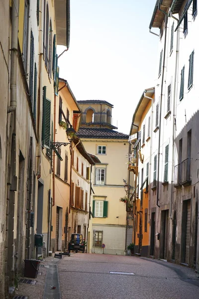 Улица Умберто Борго Моццано Тоскана Италия — стоковое фото
