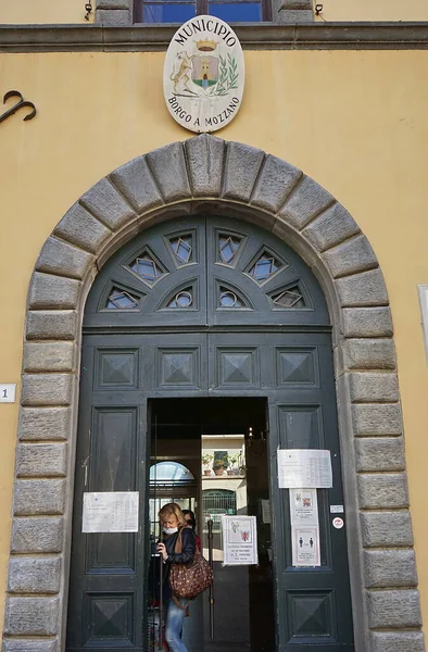 Entrance Door Town Hall Borgo Mozzano Tuscany Italy — Stockfoto