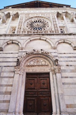 Carrara, Toskana, İtalya Katedrali cephesi
