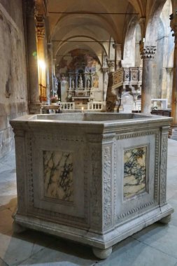 Carrara, Toskana, İtalya katedralinin içi