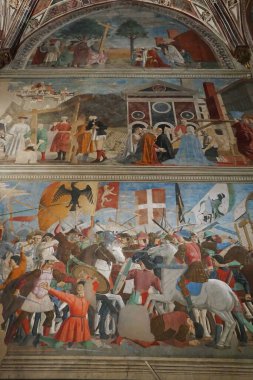 Arezzo, Tuscany, İtalya 'daki San Francesco Bazilikasının içindeki freskler