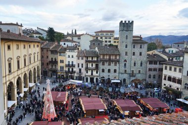 İtalya, Toskana, Arezzo 'daki Grande Meydanı' nın havadan görünüşü