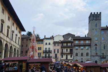 İtalya, Toskana, Arezzo 'daki Grande Meydanı' nın havadan görünüşü