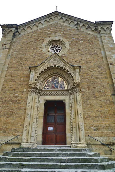 イタリア トスカーナ州アレッツォのサン ミケーレ教会のファサード — ストック写真