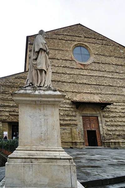 イタリア トスカーナ州アレッツォにあるサン フランチェスコ大聖堂のファサード — ストック写真