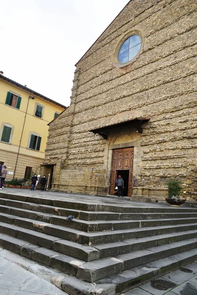 意大利托斯卡纳Arezzo圣弗朗西斯科大教堂门面 — 图库照片