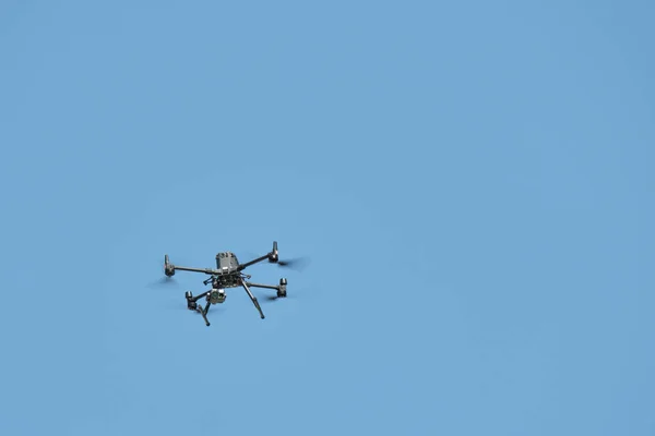 加拿大安大略省渥太华 2022年4月30日 多伦多警方在渥太华举行的滚雷抗议活动中使用的遥控相机无人机 — 图库照片