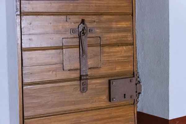 Egy Fából Készült Ajtó Egy Magányos Cellába Régi Orosz Börtönben — Stock Fotó