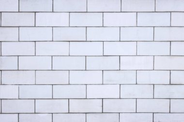 Duvar açık bej karolarla kaplı. Geometrik dikdörtgen dokusu.